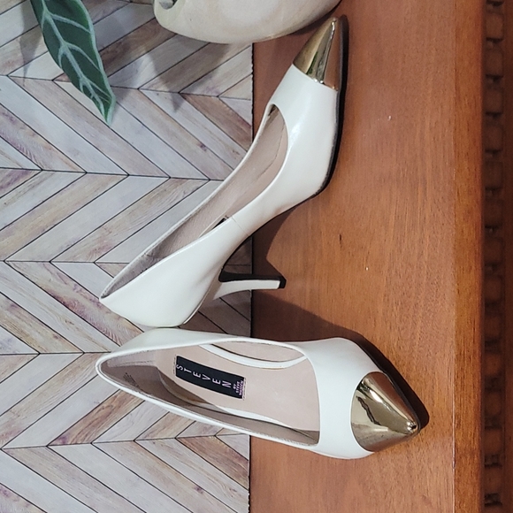Steve Madden Shoes - [NWOB] STEVE MADDEN STEVEN White Leather Gold Pointed Toe Heels Pumps Size 6.5